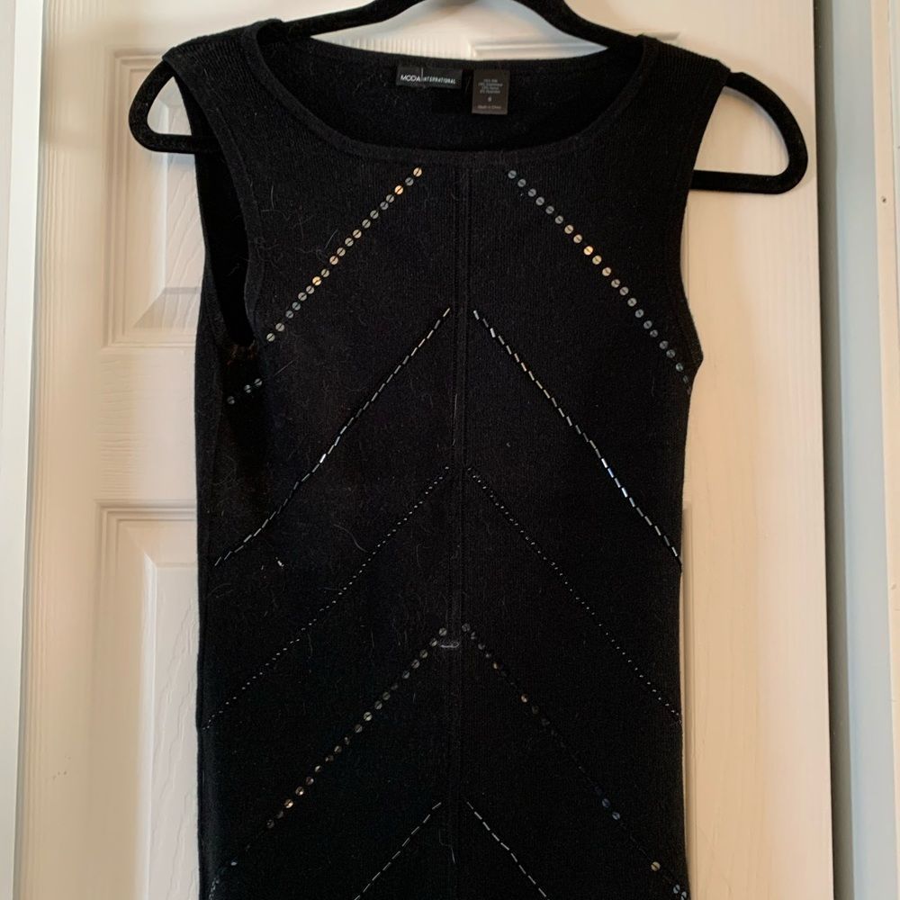 Moda international top size small